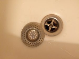 unclogging-a-shower-drain-in-diemen