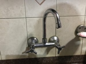 replace an old faucet in drachten