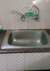 unclogging a kitchen sink in gouda