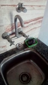 unclogging a sink in helmond